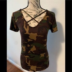 🌵Woman’s Camouflage Top Size Small
